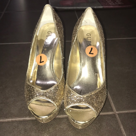 Shoes - Picture 2 of 8